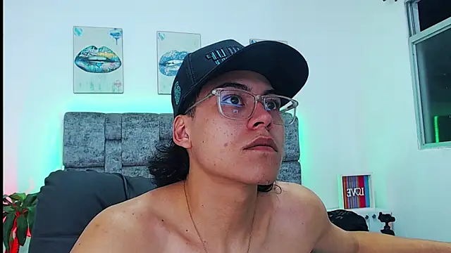 Snapshot of dirty_model chatting on 09.14.25 dirty model online show from 09.14.25