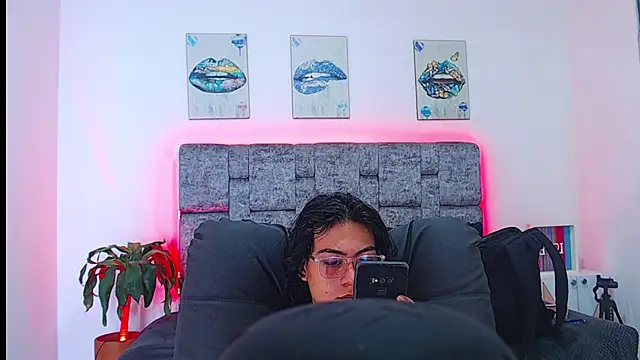 Snapshot of dirty_model chatting on 09.17.25 dirty model online show from 09.17.25