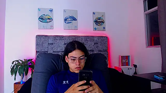 Snapshot of dirty_model chatting on 09.19.25 dirty model online show from 09.19.25