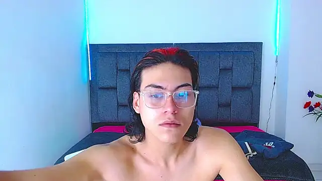 Snapshot of dirty_model chatting on 09.22.25 dirty model online show from 09.22.25