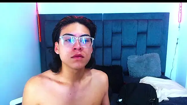 Snapshot of dirty_model chatting on 09.26.25 dirty model online show from 09.26.25