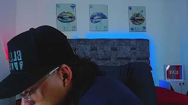 Snapshot of dirty_model chatting on 10.11.25 dirty model online show from 10.11.25