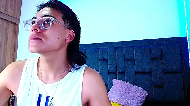 Snapshot of dirty_model chatting on 10.15.25 dirty model online show from 10.15.25