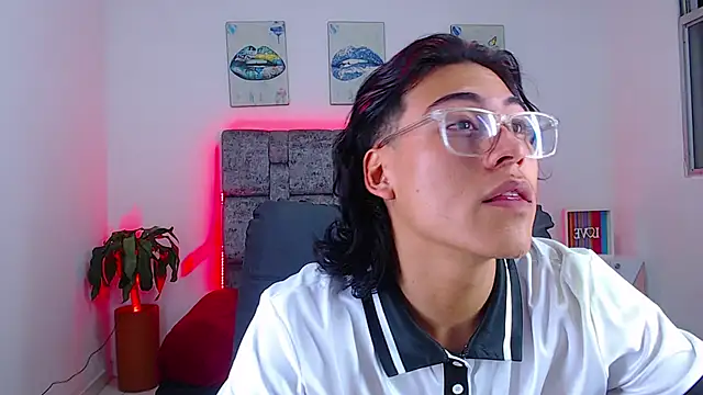 Snapshot of dirty_model chatting on 10.15.25 dirty model online show from 10.15.25