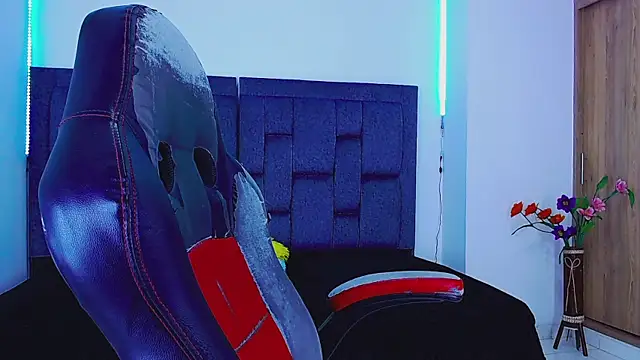 Snapshot of dirty_model chatting on 10.17.25 dirty model online show from 10.17.25