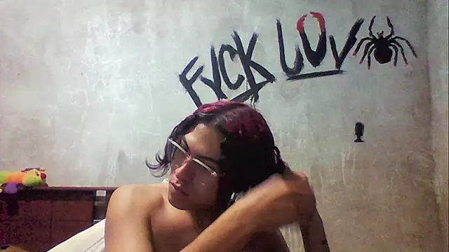 Snapshot of dirty_model chatting on 11.30.25 dirty model online show from 11.30.25