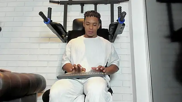 ItaloMoore online show from 10.28.25