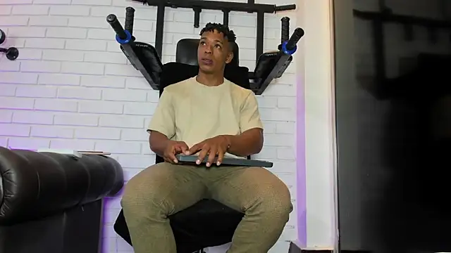 Snapshot of ItaloMoore chatting on 03.22.26 ItaloMoore online show from 03.22.26