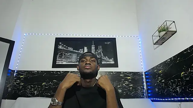 Snapshot of eebony_stallion chatting on 09.15.25 eebony stallion online show from 09.15.25
