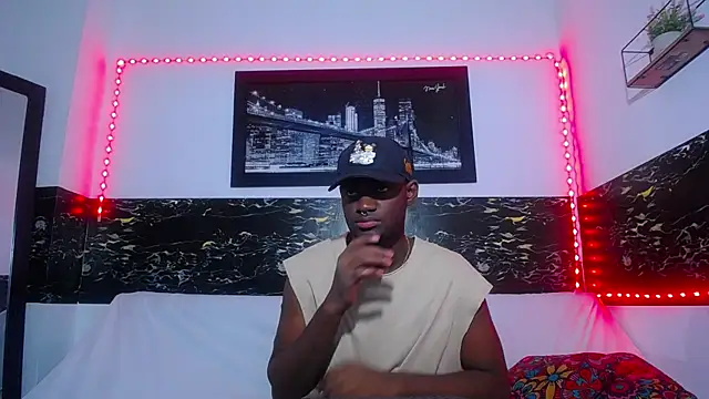 Snapshot of eebony_stallion chatting on 09.17.25 eebony stallion online show from 09.17.25
