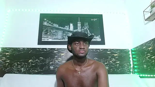 Snapshot of eebony_stallion chatting on 09.24.25 eebony stallion online show from 09.24.25