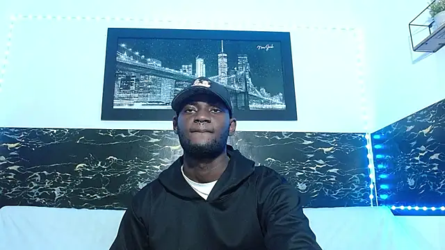 Snapshot of eebony_stallion chatting on 09.26.25 eebony stallion online show from 09.26.25