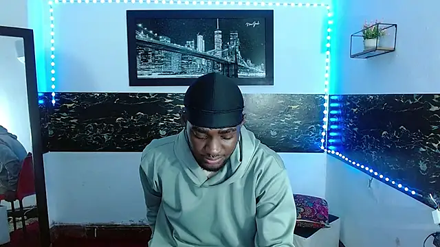 Snapshot of eebony_stallion chatting on 10.04.25 eebony stallion online show from 10.04.25