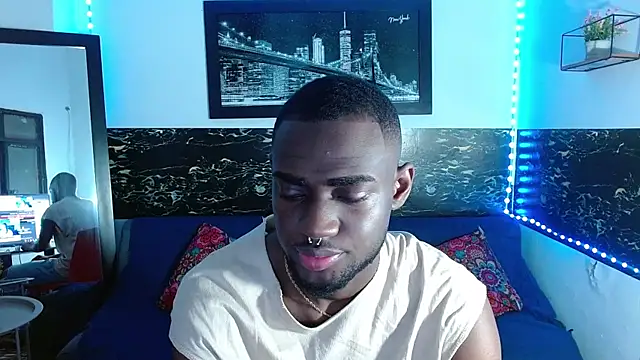 Snapshot of eebony_stallion chatting on 10.09.25 eebony stallion online show from 10.09.25
