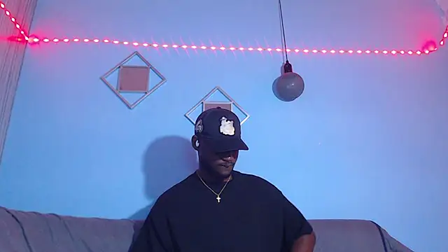 Snapshot of eebony_stallion chatting on 06.15.26 eebony stallion online show from 06.15.26