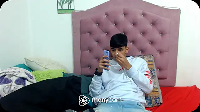 Snapshot of SkyAndSeth chatting on 09.26.25 SkyAndSeth online show from 09.26.25