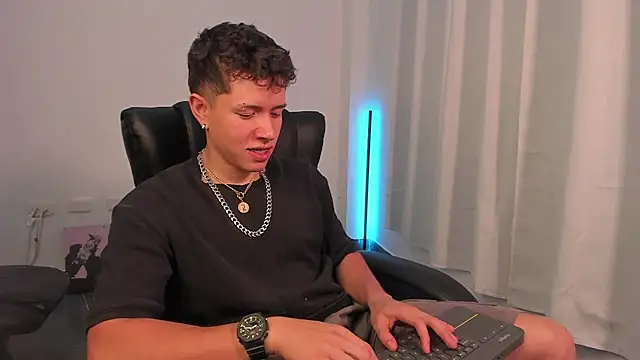 Snapshot of nathan_blake chatting on 09.11.25 nathan blake online show from 09.11.25