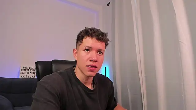 Snapshot of nathan_blake chatting on 09.21.25 nathan blake online show from 09.21.25