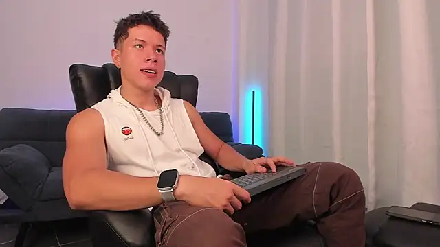 Snapshot of nathan_blake chatting on 09.22.25 nathan blake online show from 09.22.25