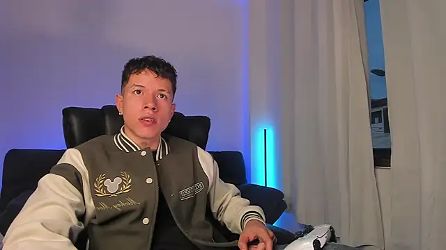 Snapshot of nathan_blake chatting on 09.28.25 nathan blake online show from 09.28.25