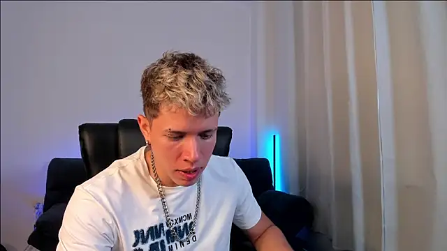 Snapshot of nathan_blake chatting on 10.06.25 nathan blake online show from 10.06.25