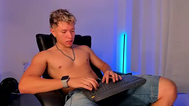 Snapshot of nathan_blake chatting on 10.11.25 nathan blake online show from 10.11.25