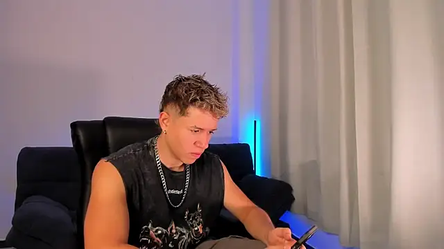 Snapshot of nathan_blake chatting on 10.25.25 nathan blake online show from 10.25.25