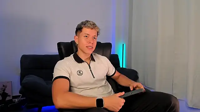 Snapshot of nathan_blake chatting on 10.27.25 nathan blake online show from 10.27.25