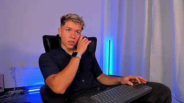 Snapshot of nathan_blake chatting on 11.09.25 nathan blake online show from 11.09.25