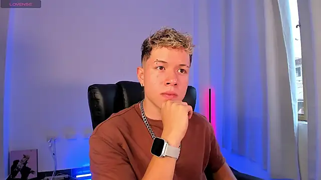 Snapshot of nathan_blake chatting on 11.10.25 nathan blake online show from 11.10.25