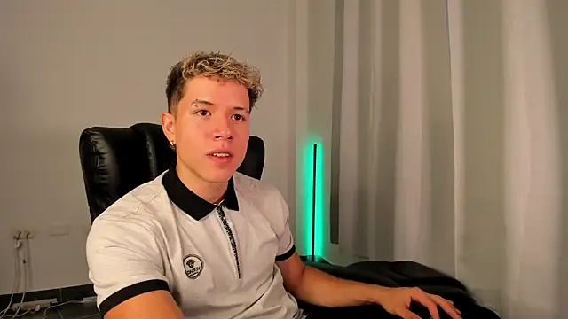 Snapshot of nathan_blake chatting on 11.20.25 nathan blake online show from 11.20.25