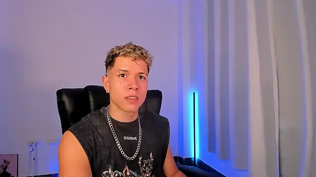 Snapshot of nathan_blake chatting on 11.25.25 nathan blake online show from 11.25.25