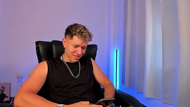 Snapshot of nathan_blake chatting on 11.30.25 nathan blake online show from 11.30.25