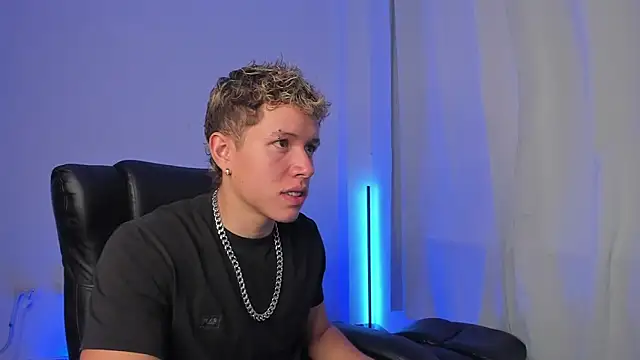 Snapshot of nathan_blake chatting on 12.20.25 nathan blake online show from 12.20.25