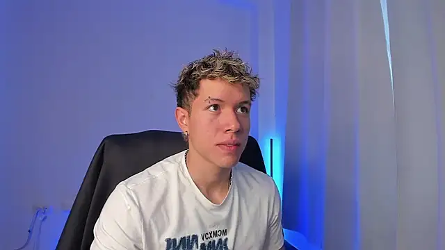 Snapshot of nathan_blake chatting on 12.21.25 nathan blake online show from 12.21.25