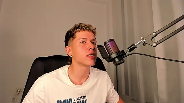 Snapshot of nathan_blake chatting on 01.06.26 nathan blake online show from 01.06.26