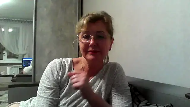 IrynaMolbertx online show from 10.04.25