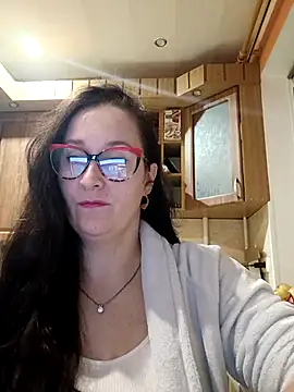 Amandda  online show from 10.25.25