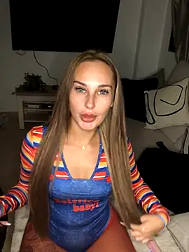 Snapshot of Rosieredxox chatting on 10.19.25 Rosieredxox online show from 10.19.25