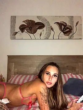 Snapshot of Rosieredxox chatting on 11.07.25 Rosieredxox online show from 11.07.25