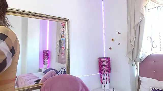 Saori Evans online show from 09.22.25