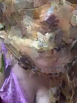 Snapshot of crazy111girl chatting on 04.08.26 crazy111girl online show from 04.08.26