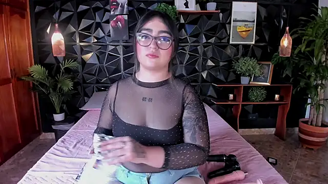 April  foxx online show from 10.22.25