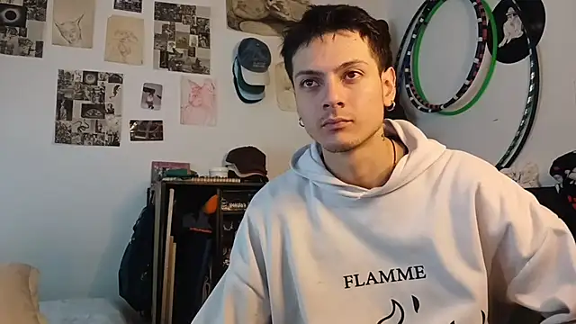 Snapshot of Dioniso_guy8 chatting on 10.06.25 Dioniso guy8 online show from 10.06.25