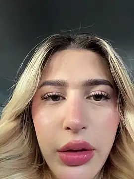 Snapshot of Mia_sofiia21 chatting on 09.25.25 Mia sofiia21 online show from 09.25.25
