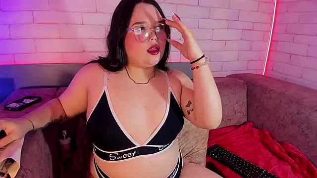 Lushi Love online show from 10.28.25