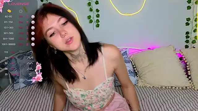 Snapshot of sweet_miami chatting on 10.04.25 sweet miami online show from 10.04.25