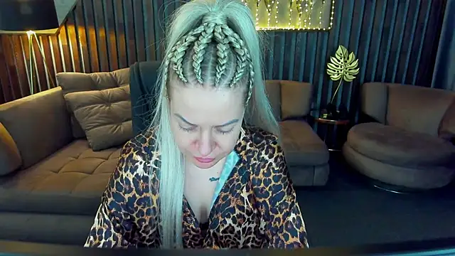 Anna Snows online show from 04.12.26