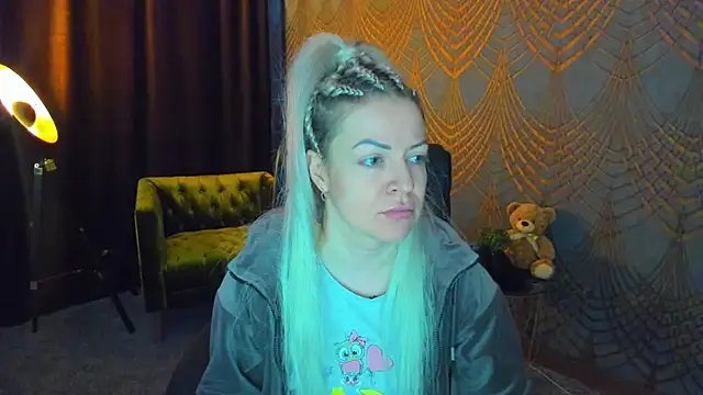 Snapshot of Anna_Snows chatting on 04.27.26 Anna Snows online show from 04.27.26