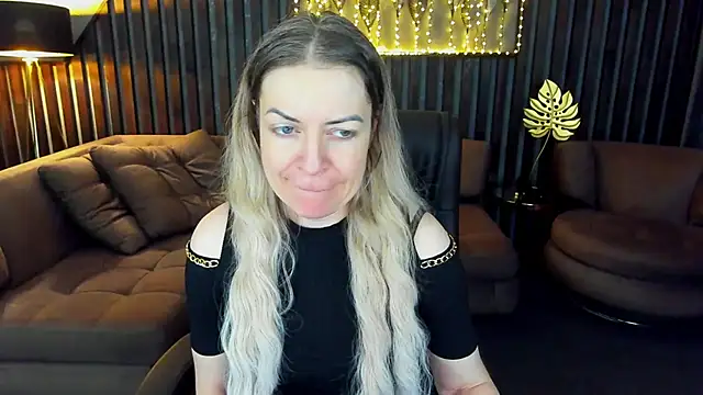 Snapshot of Anna_Snows chatting on 05.17.26 Anna Snows online show from 05.17.26